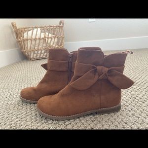 Cat and Jack brown boots for fall!